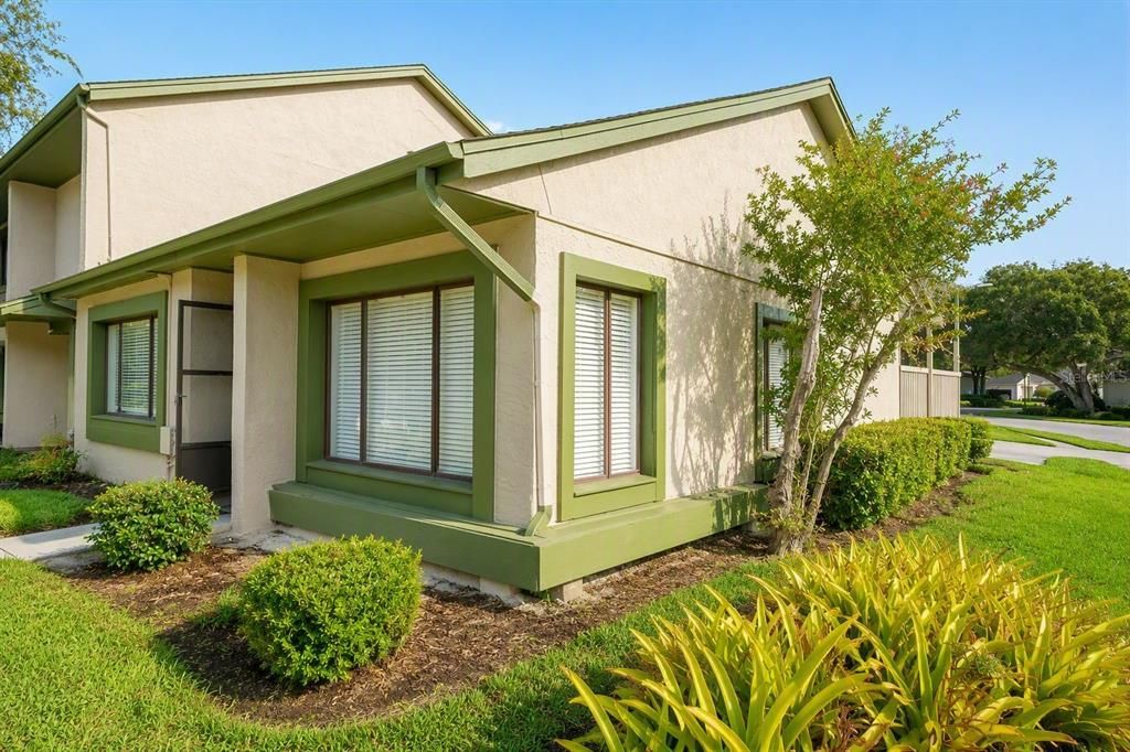 For Rent: $1,700 (2 beds, 2 baths, 1036 Square Feet)