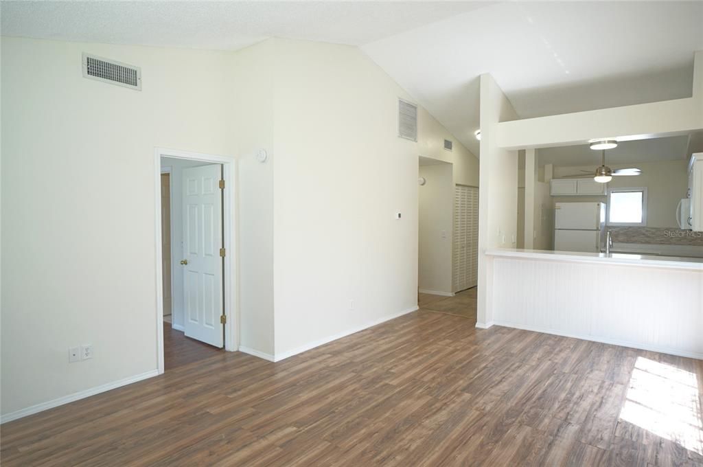 For Rent: $1,700 (2 beds, 2 baths, 1036 Square Feet)