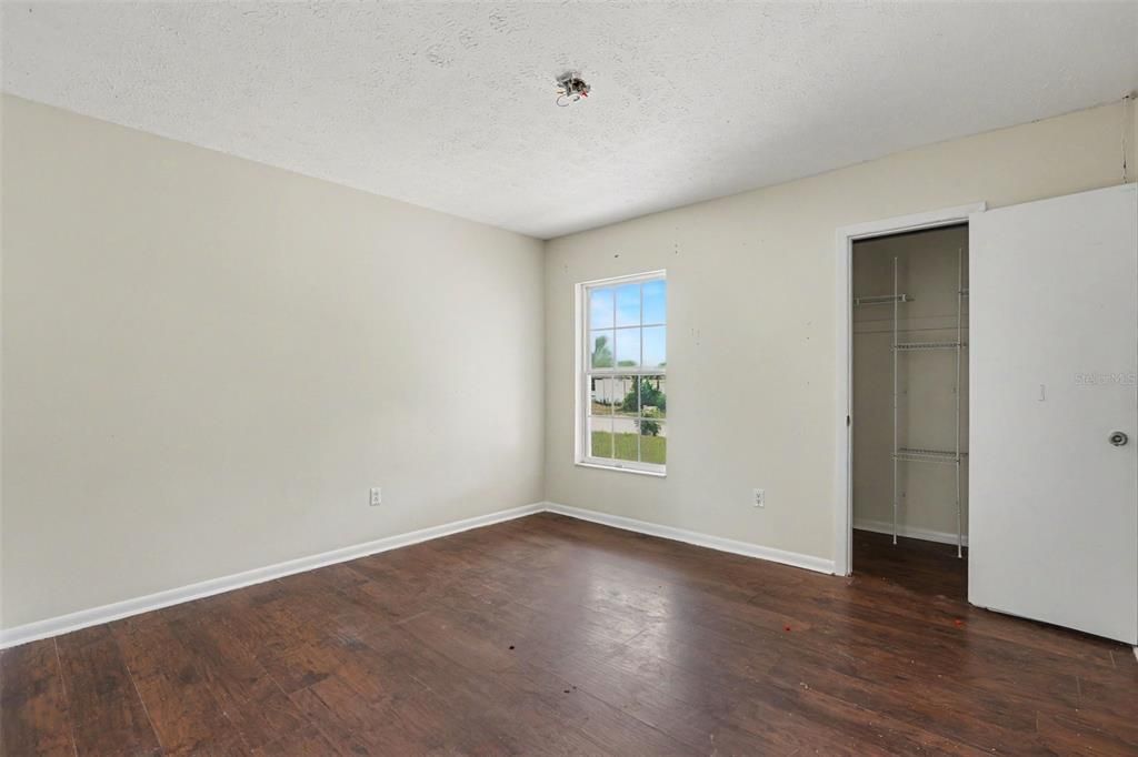 En Venta: $333,000 (3 camas, 2 baños, 1568 Pies cuadrados)
