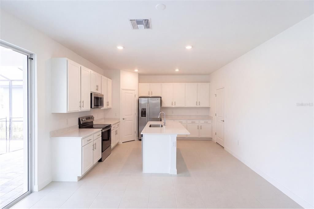 En Venta: $476,256 (4 camas, 2 baños, 2370 Pies cuadrados)