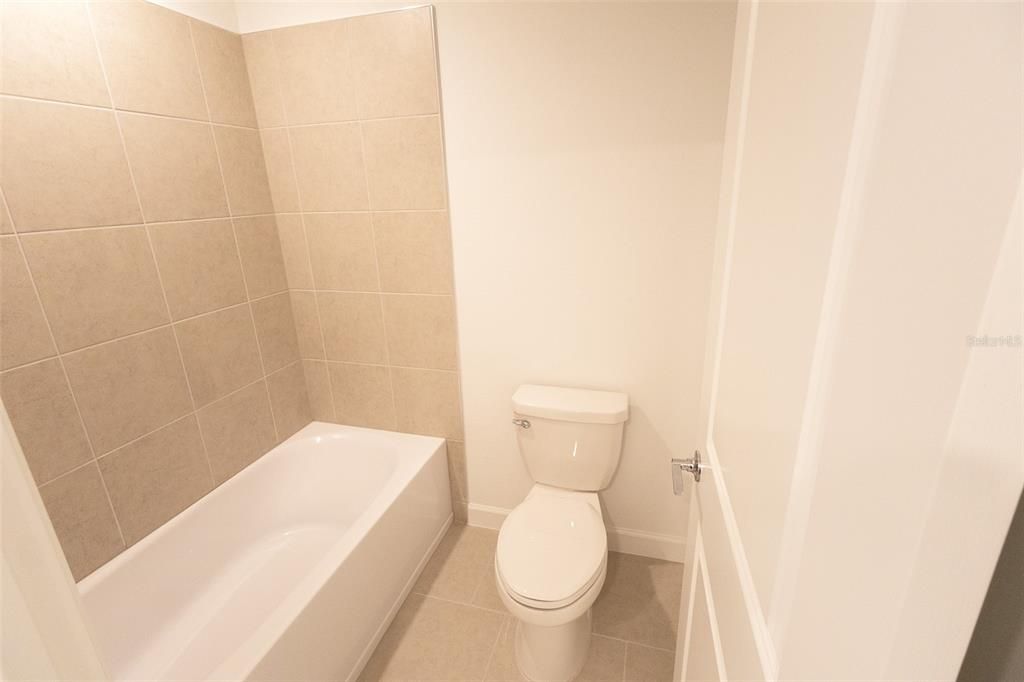 En Venta: $476,256 (4 camas, 2 baños, 2370 Pies cuadrados)