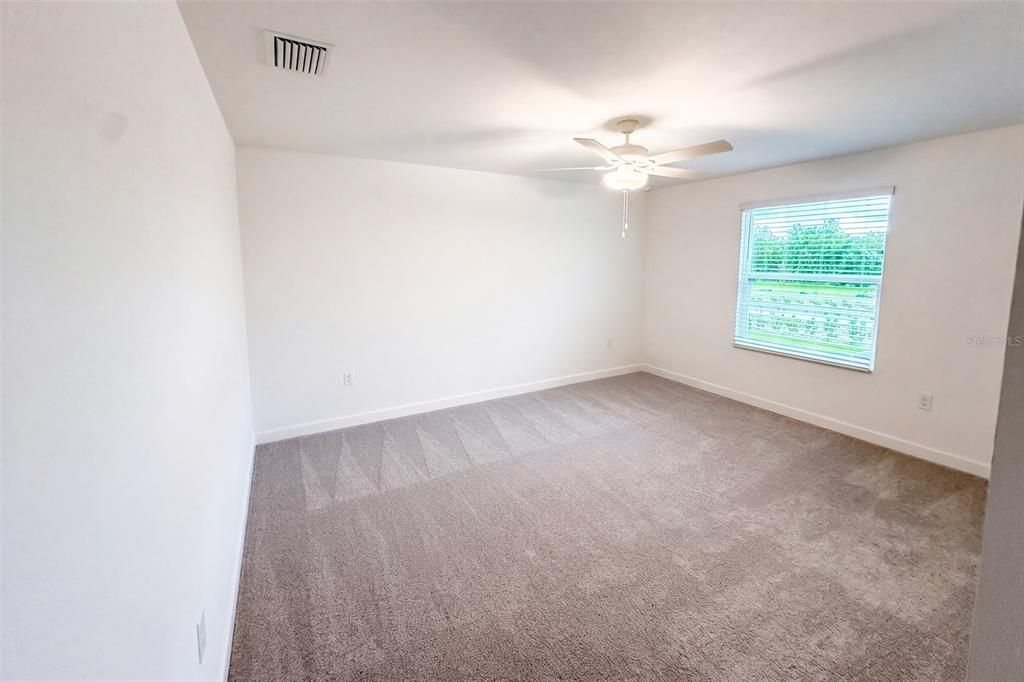En Venta: $476,256 (4 camas, 2 baños, 2370 Pies cuadrados)