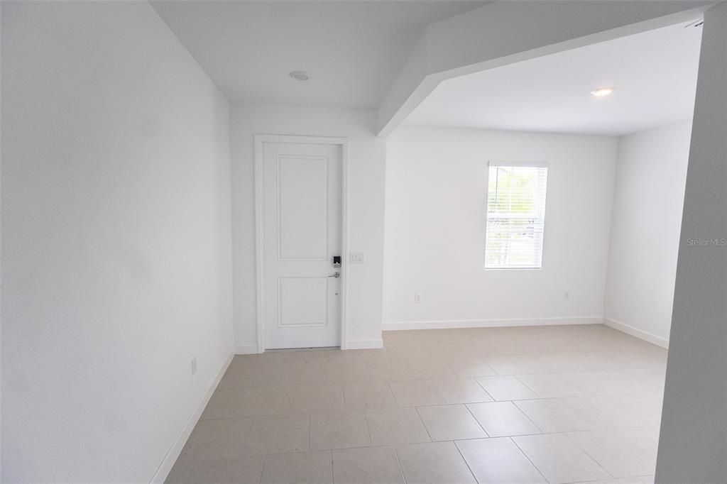 En Venta: $476,256 (4 camas, 2 baños, 2370 Pies cuadrados)