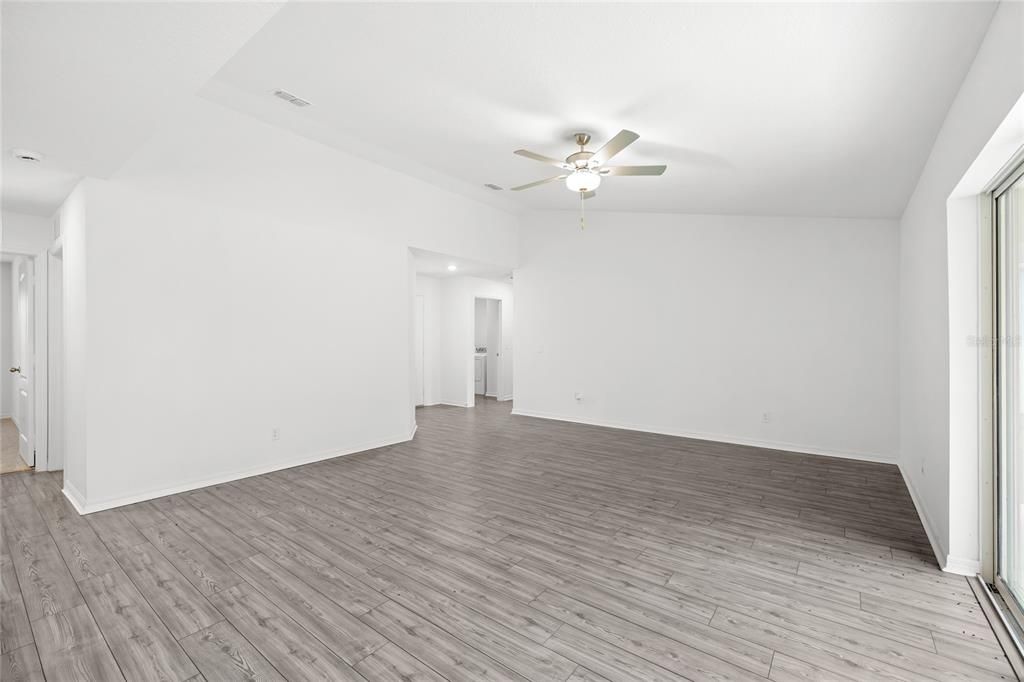 En Venta: $319,900 (3 camas, 2 baños, 1613 Pies cuadrados)