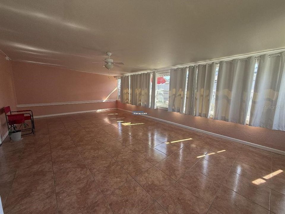For Rent: $2,395 (3 beds, 2 baths, 1783 Square Feet)