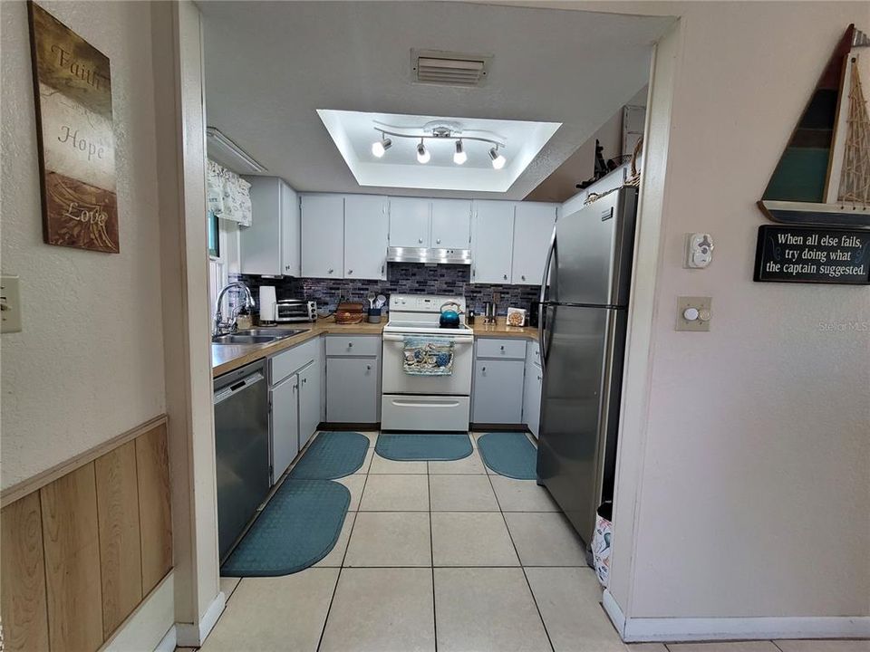 For Sale: $320,000 (3 beds, 2 baths, 1239 Square Feet)