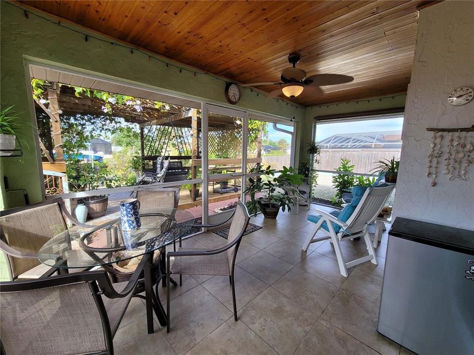 For Sale: $320,000 (3 beds, 2 baths, 1239 Square Feet)