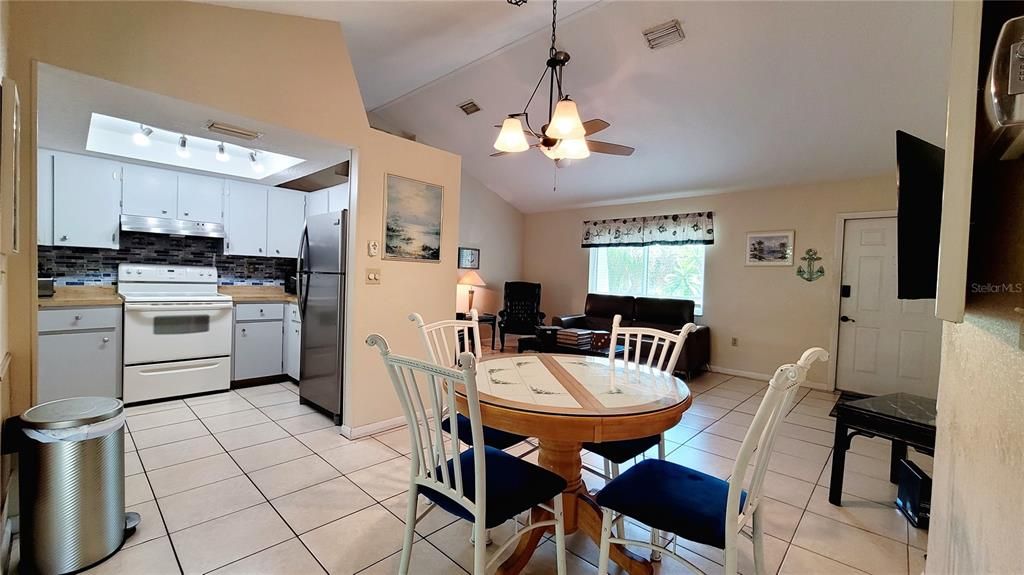 For Sale: $320,000 (3 beds, 2 baths, 1239 Square Feet)