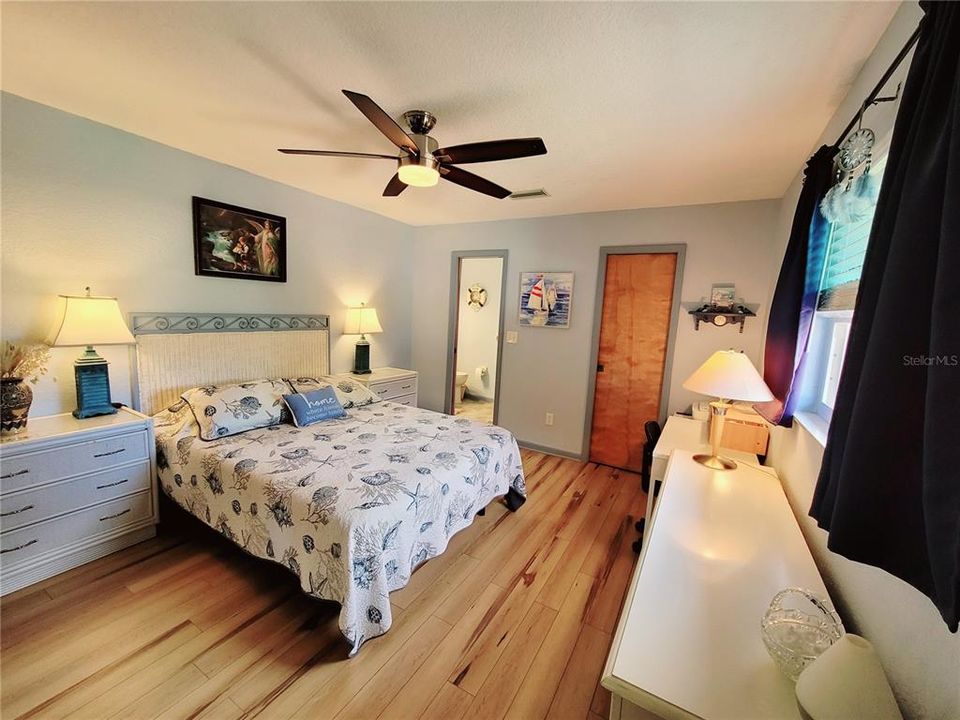 For Sale: $320,000 (3 beds, 2 baths, 1239 Square Feet)