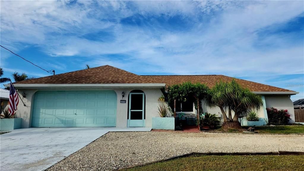 For Sale: $320,000 (3 beds, 2 baths, 1239 Square Feet)
