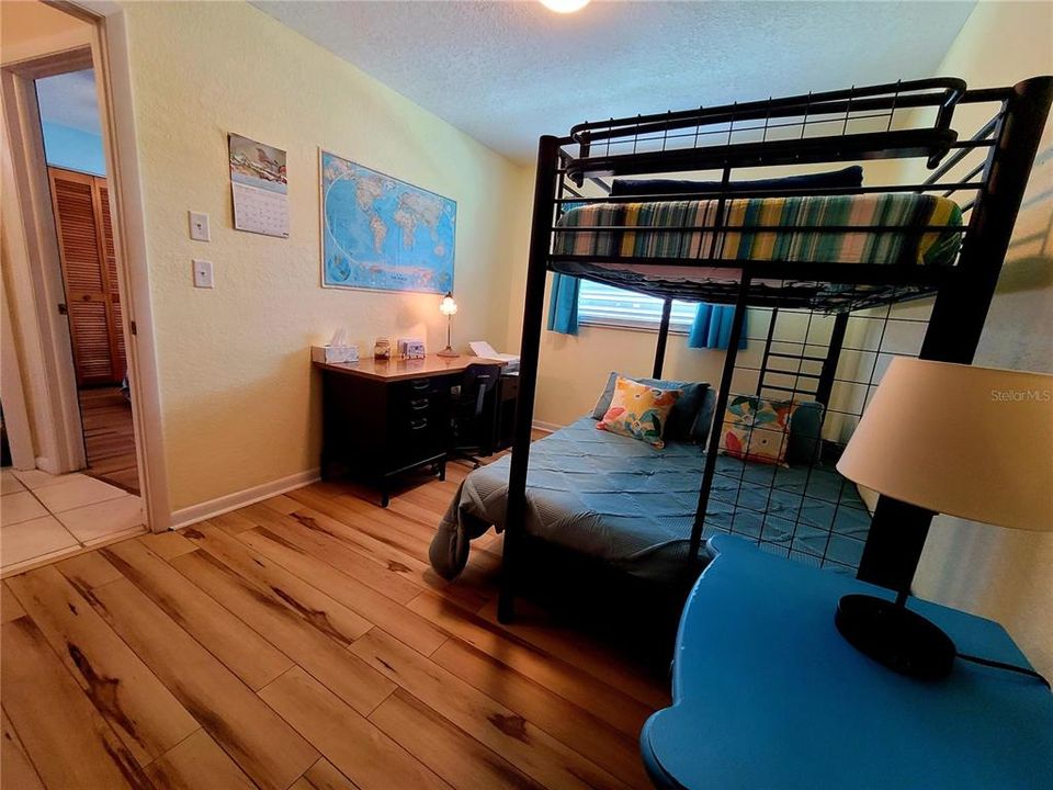 For Sale: $320,000 (3 beds, 2 baths, 1239 Square Feet)
