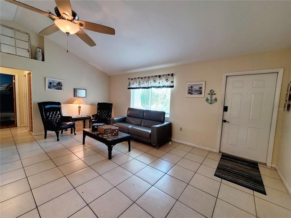 For Sale: $320,000 (3 beds, 2 baths, 1239 Square Feet)