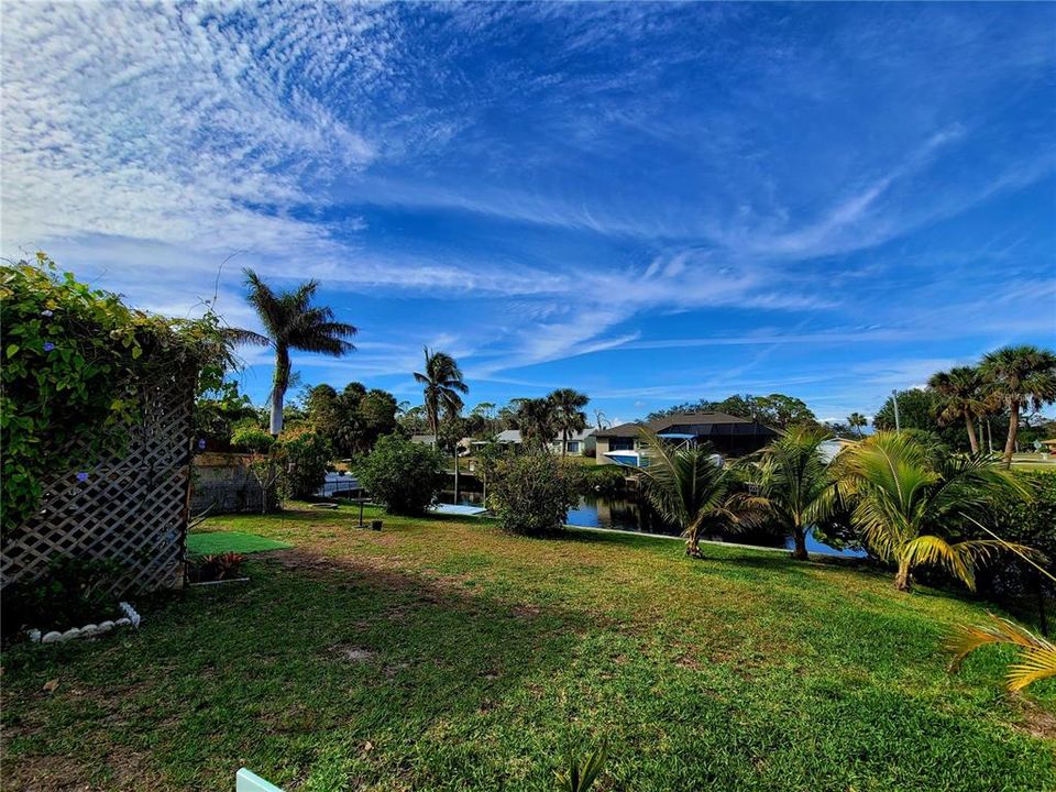 For Sale: $320,000 (3 beds, 2 baths, 1239 Square Feet)