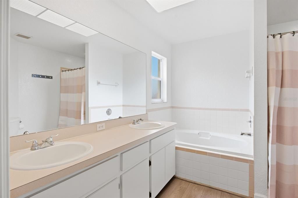 For Sale: $515,000 (4 beds, 2 baths, 1788 Square Feet)