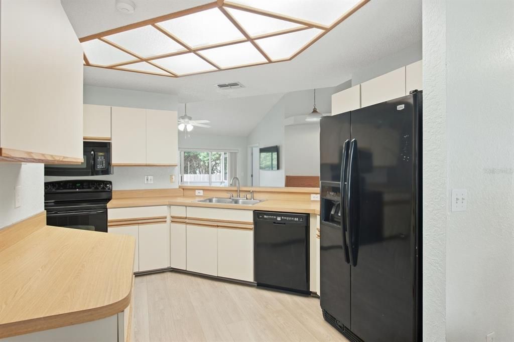 For Sale: $515,000 (4 beds, 2 baths, 1788 Square Feet)