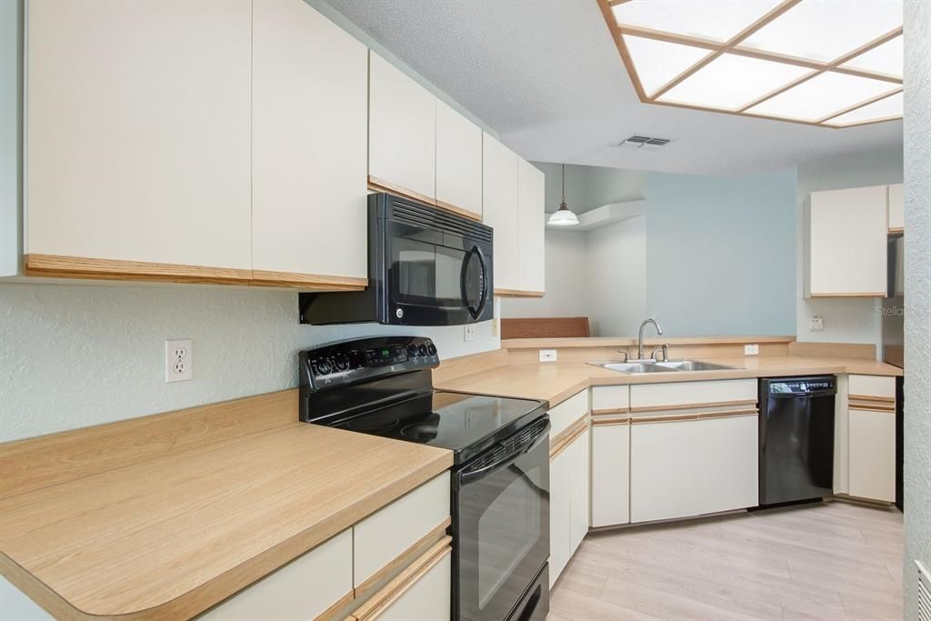For Sale: $515,000 (4 beds, 2 baths, 1788 Square Feet)