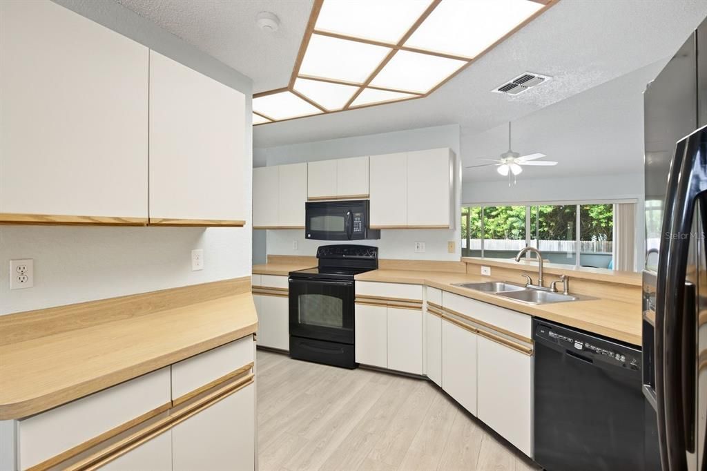 For Sale: $515,000 (4 beds, 2 baths, 1788 Square Feet)