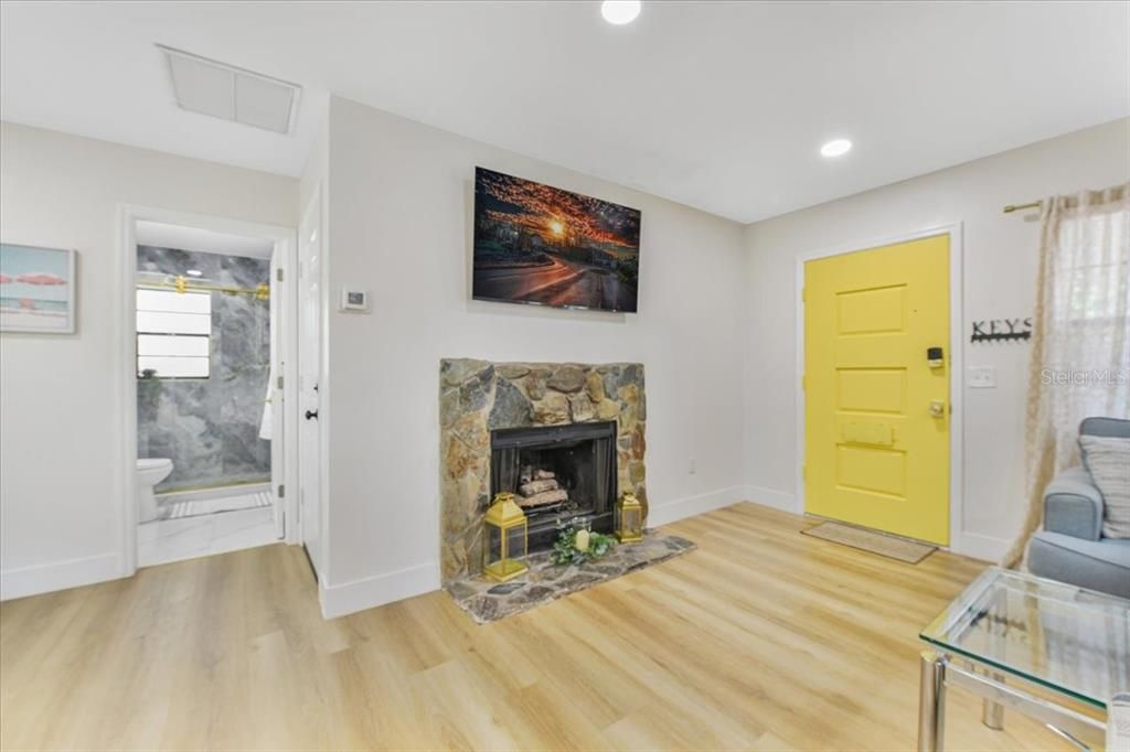 For Rent: $2,400 (3 beds, 2 baths, 1016 Square Feet)