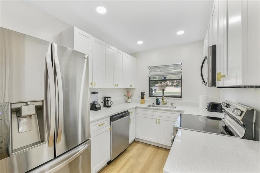 For Rent: $2,400 (3 beds, 2 baths, 1016 Square Feet)