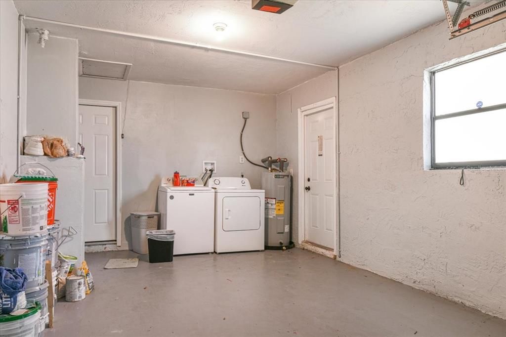 For Rent: $2,400 (3 beds, 2 baths, 1016 Square Feet)
