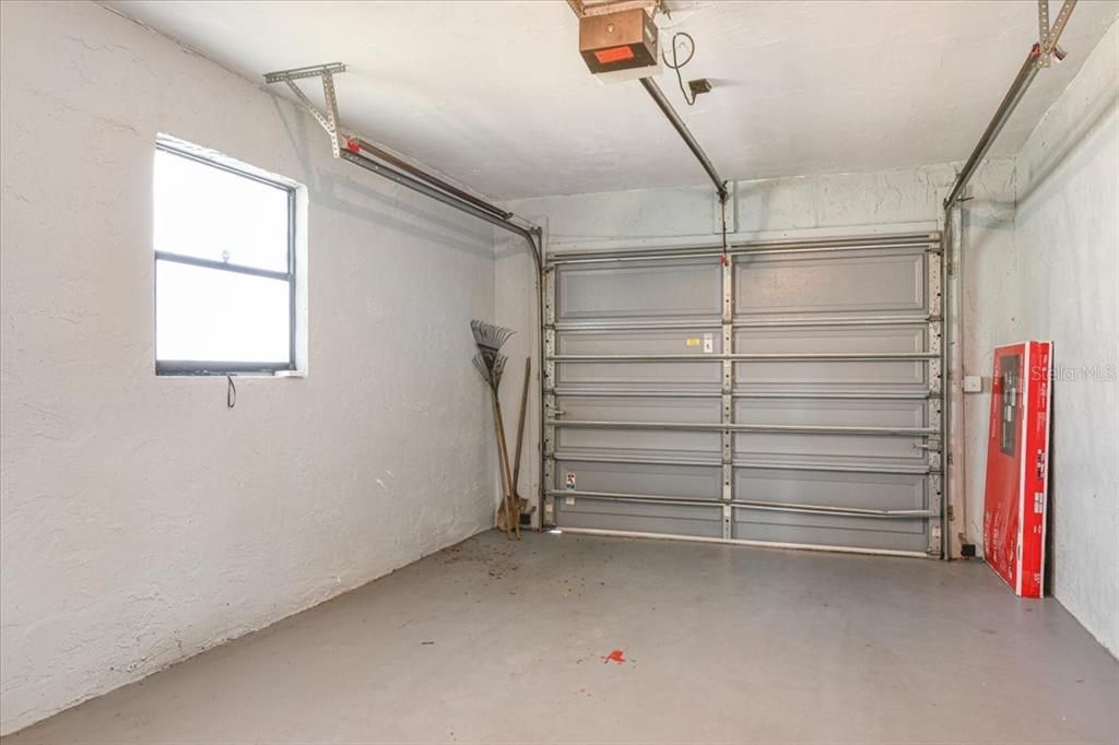 For Rent: $2,400 (3 beds, 2 baths, 1016 Square Feet)