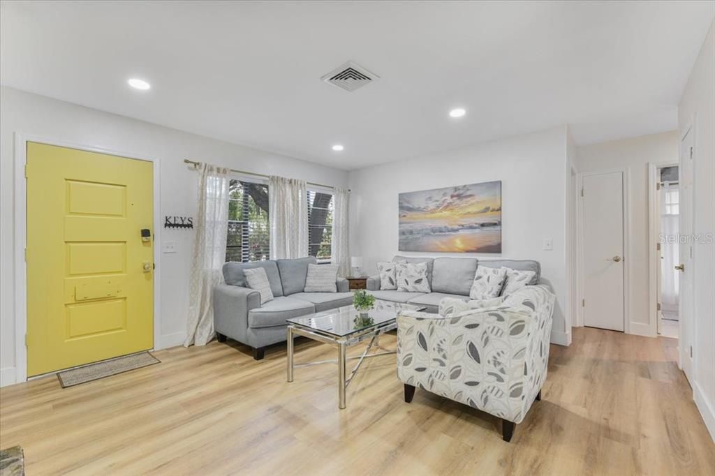 For Rent: $2,400 (3 beds, 2 baths, 1016 Square Feet)