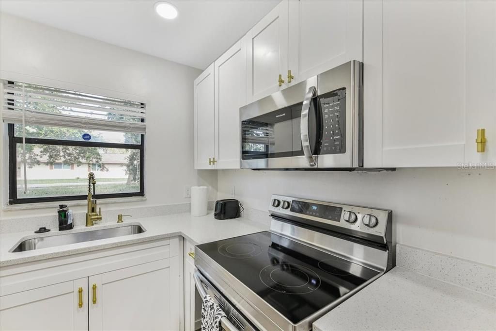 For Rent: $2,400 (3 beds, 2 baths, 1016 Square Feet)