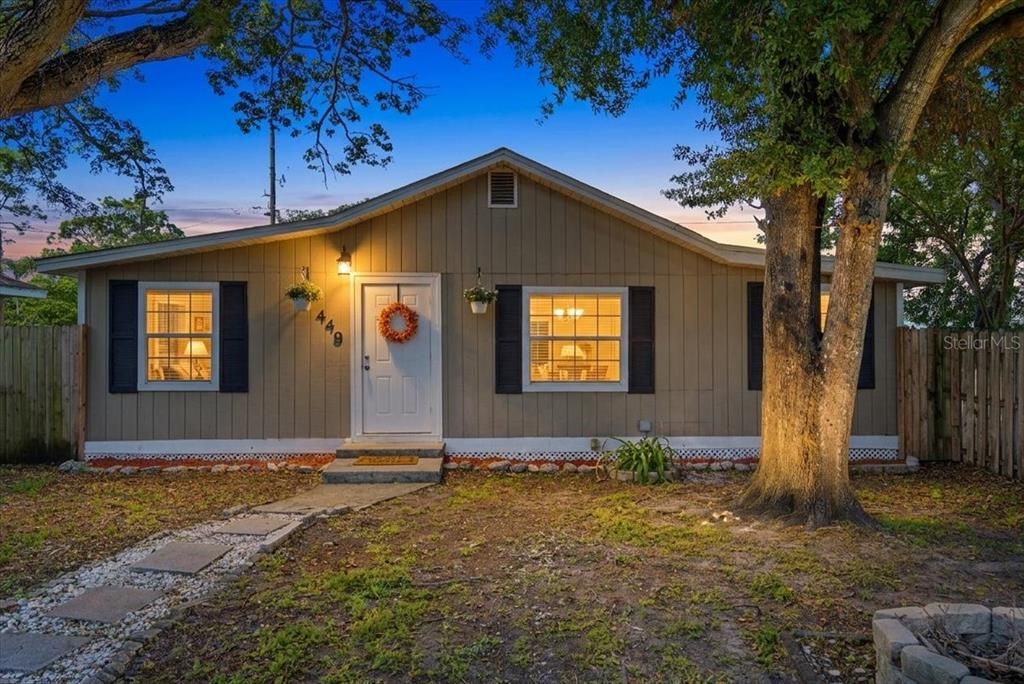 For Sale: $337,900 (3 beds, 2 baths, 756 Square Feet)