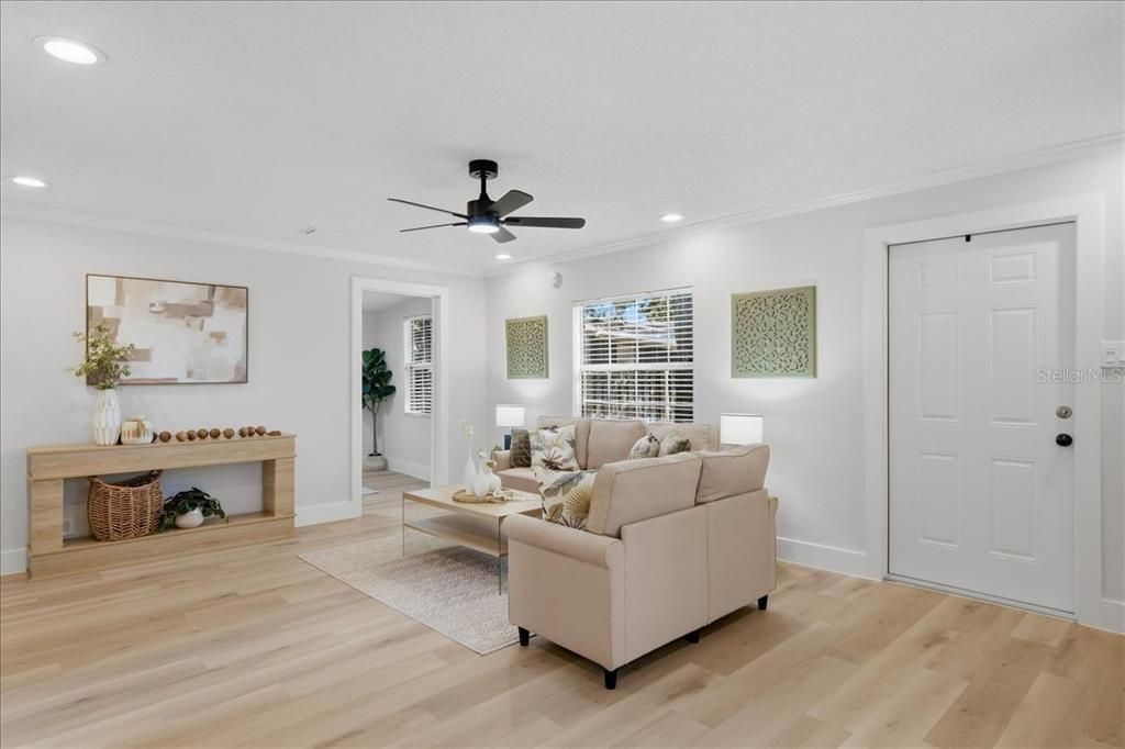 For Sale: $337,900 (3 beds, 2 baths, 756 Square Feet)