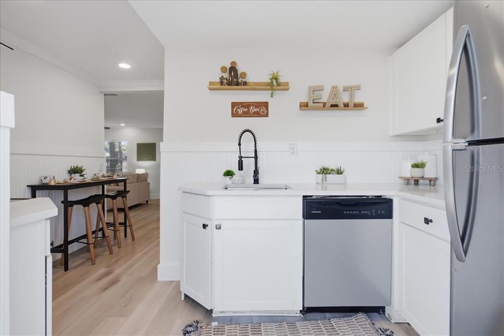 For Sale: $337,900 (3 beds, 2 baths, 756 Square Feet)