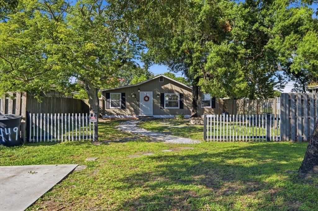 For Sale: $337,900 (3 beds, 2 baths, 756 Square Feet)
