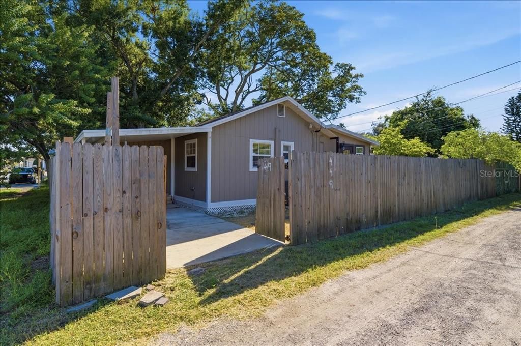 For Sale: $337,900 (3 beds, 2 baths, 756 Square Feet)