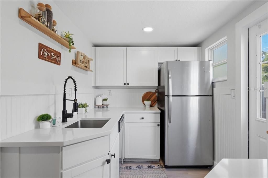 For Sale: $337,900 (3 beds, 2 baths, 756 Square Feet)