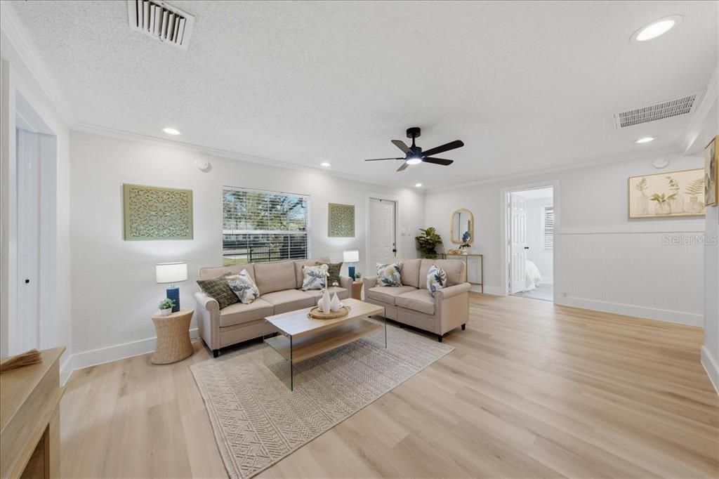 For Sale: $337,900 (3 beds, 2 baths, 756 Square Feet)