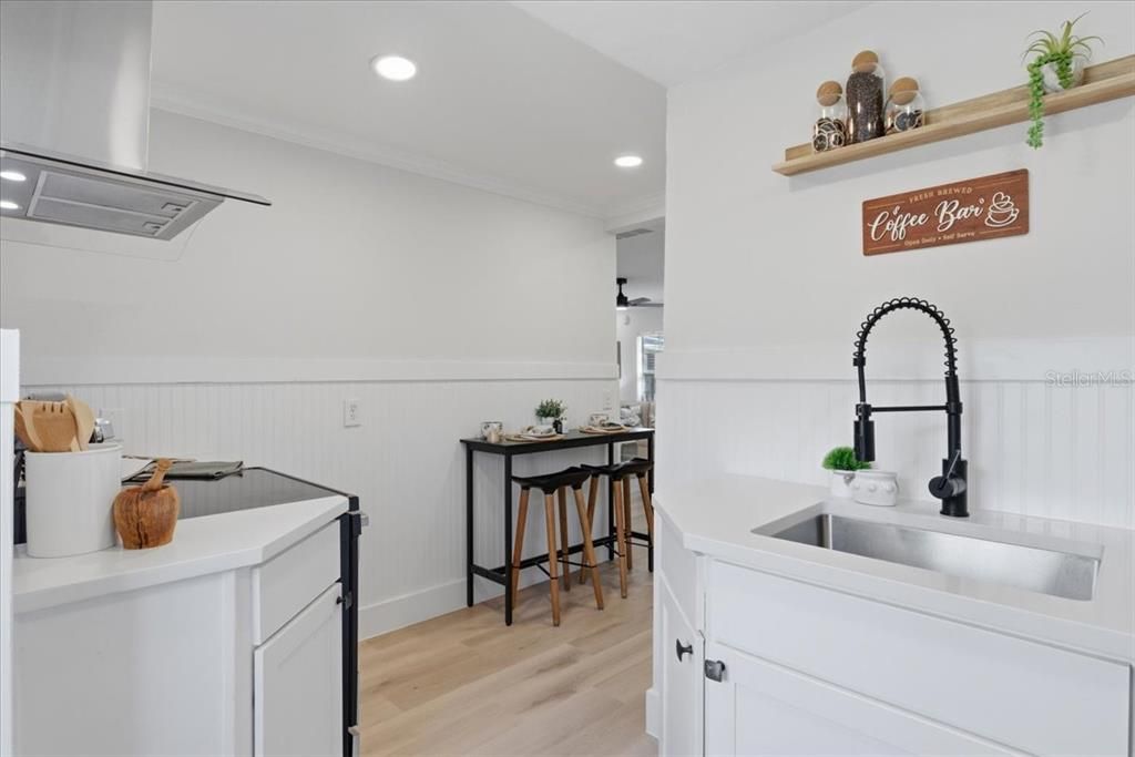 For Sale: $337,900 (3 beds, 2 baths, 756 Square Feet)