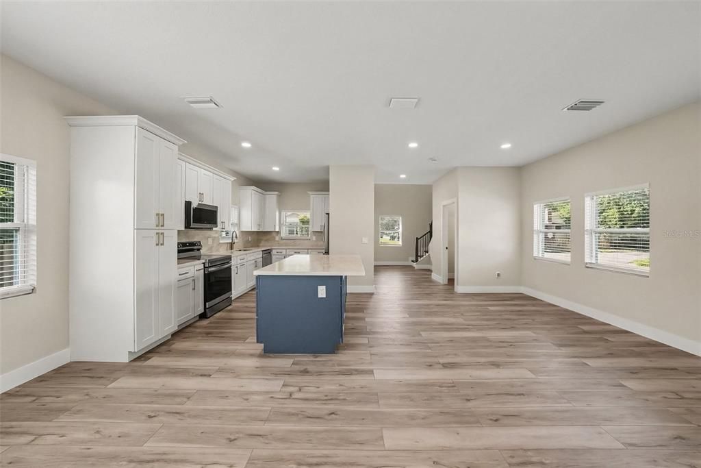 For Sale: $499,900 (3 beds, 2 baths, 1646 Square Feet)