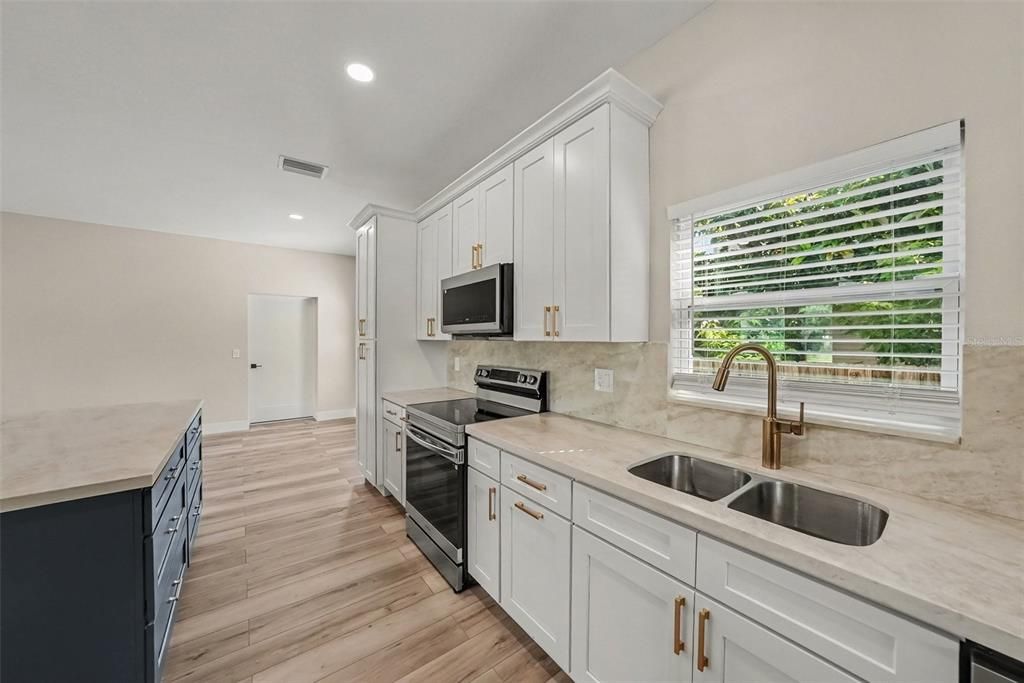 For Sale: $499,900 (3 beds, 2 baths, 1646 Square Feet)