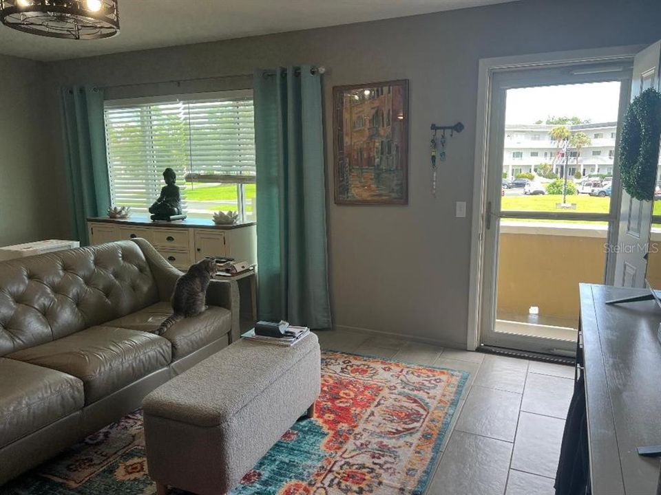 For Sale: $115,000 (1 beds, 1 baths, 825 Square Feet)