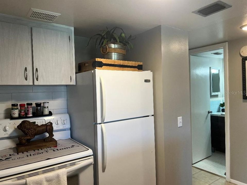 For Sale: $115,000 (1 beds, 1 baths, 825 Square Feet)
