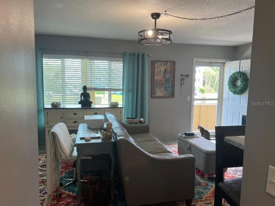 For Sale: $115,000 (1 beds, 1 baths, 825 Square Feet)