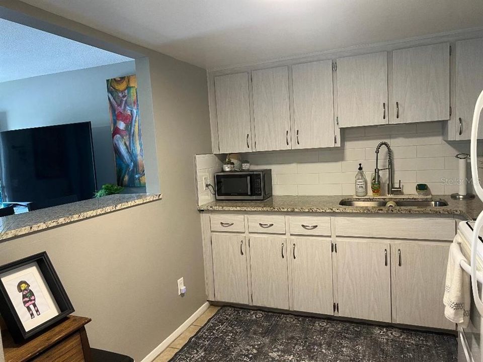 For Sale: $115,000 (1 beds, 1 baths, 825 Square Feet)