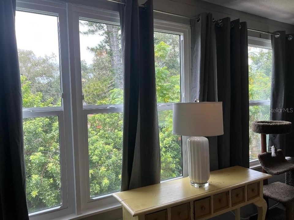 For Sale: $115,000 (1 beds, 1 baths, 825 Square Feet)