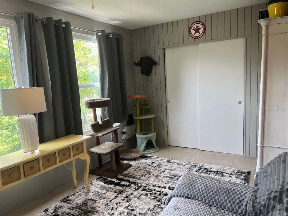 For Sale: $115,000 (1 beds, 1 baths, 825 Square Feet)