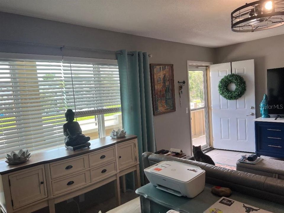 For Sale: $115,000 (1 beds, 1 baths, 825 Square Feet)