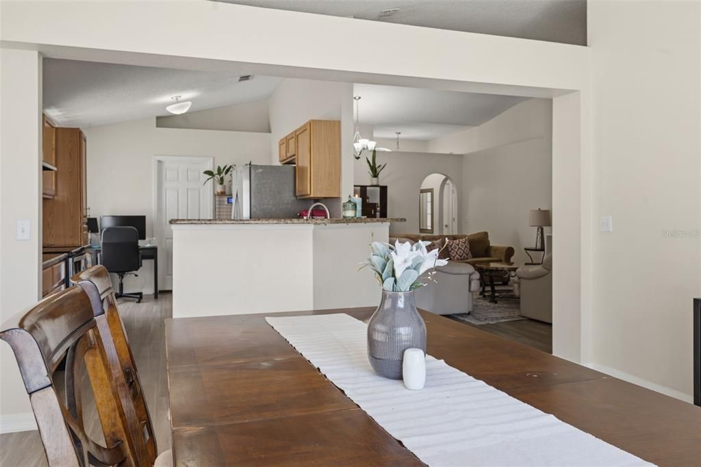 En Venta: $367,999 (4 camas, 2 baños, 1849 Pies cuadrados)