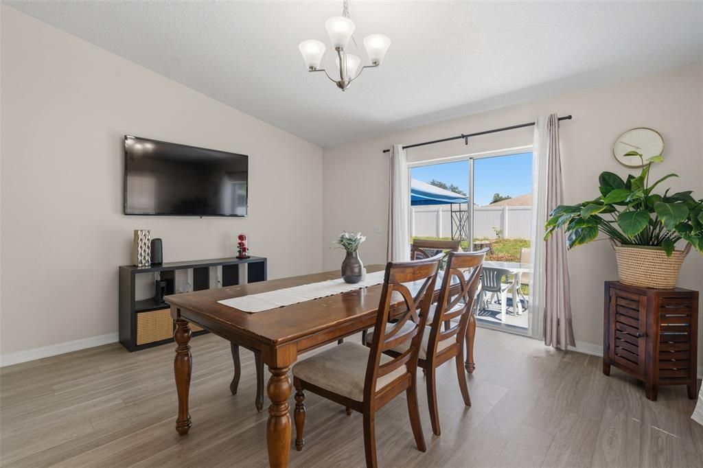 En Venta: $367,999 (4 camas, 2 baños, 1849 Pies cuadrados)