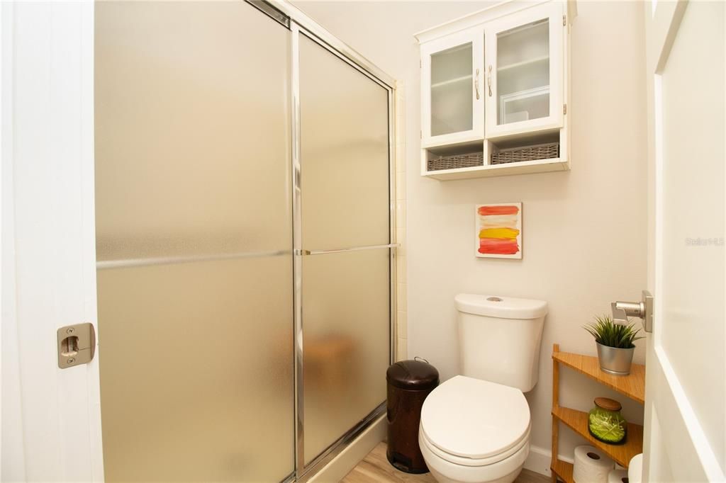 На продажу: $299,999 (2 спален, 2 ванн, 1036 Квадратных фут)