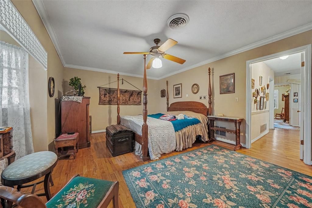 For Sale: $679,900 (4 beds, 2 baths, 3291 Square Feet)
