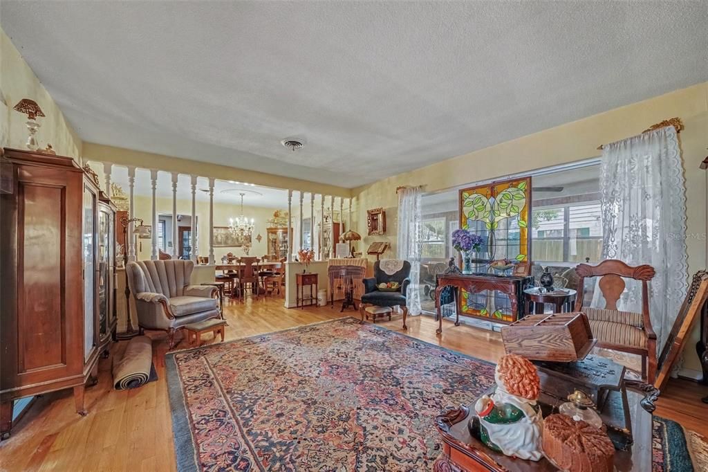 For Sale: $679,900 (4 beds, 2 baths, 3291 Square Feet)