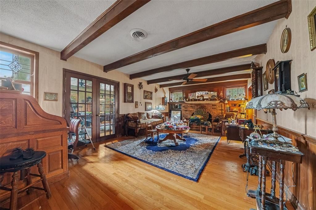 For Sale: $679,900 (4 beds, 2 baths, 3291 Square Feet)